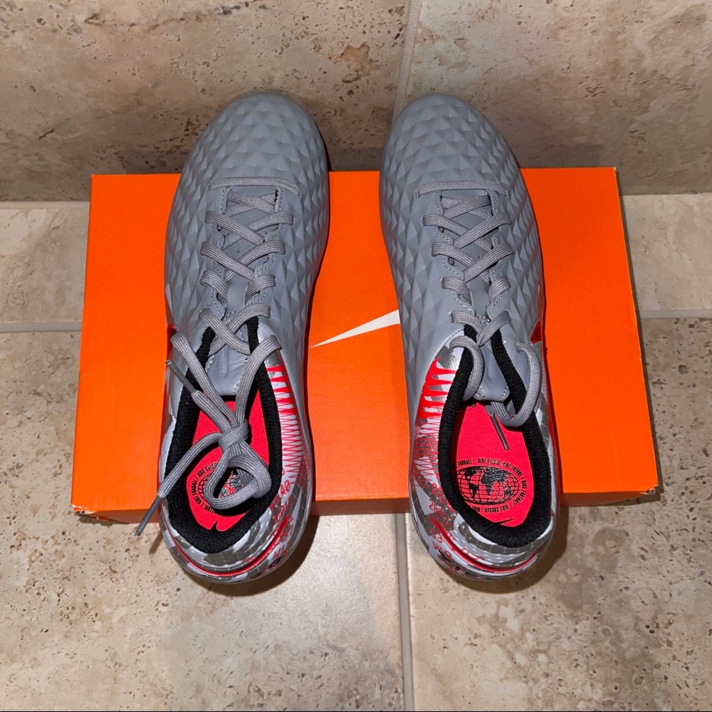 Nike Legend 8 Academy Tiempo Soccer Cleats - Picture 6 of 9